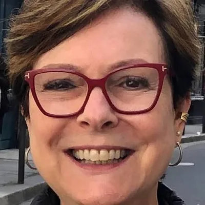 Profa. Dra. Izabel Petraglia